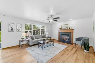 W273N2420 Arlington Ct, Pewaukee, WI 53072 - Photo 5
