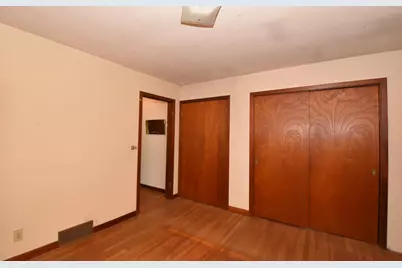 3421  Saint Clair St, Racine, WI 53402 - Photo 9