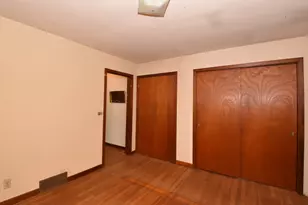 3421 St Clair St, Racine, WI 53402 - Photo 9