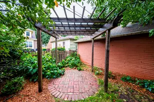 2555 N 72nd St, Wauwatosa, WI 53213 - Photo 33