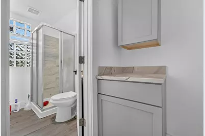 1639 S 79th St, West Allis, WI 53214 - Photo 9
