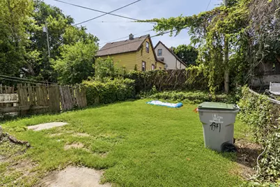 1953 S 5th Pl, Milwaukee, WI 53204 - Photo 13