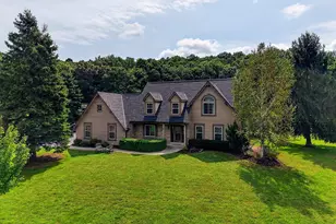 S93W33523 Fieldside Ct, Mukwonago, WI 53149 - Photo 5