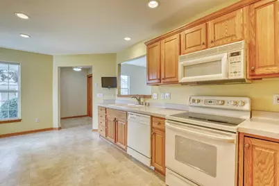 W241N5730  Birchwood Ln, Sussex, WI 53089 - Photo 7