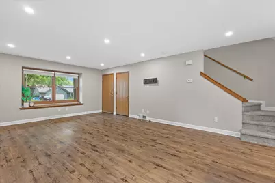 635 W Briarknoll Ct -637 Ct, Saukville, WI 53080 - Photo 5
