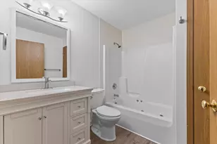 635 W Briarknoll Ct, Saukville, WI 53080 - Photo 13