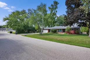 228 W Brentwood Ln, Glendale, WI 53217 - Photo 3