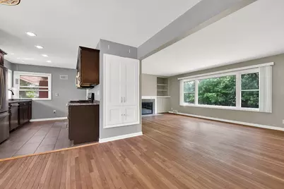 228 W. W Brentwood Ln, Glendale, WI 53217 - Photo 9
