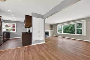 228 W Brentwood Ln, Glendale, WI 53217 - Photo 9
