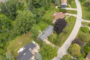 228 W Brentwood Ln, Glendale, WI 53217 - Photo 27