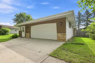 W157N10840 Catskill Ln, Germantown, WI 53022 - Photo 5