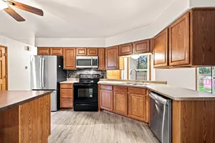 W157N10840 Catskill Ln, Germantown, WI 53022 - Photo 17