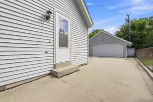 928 S 111th Pl, West Allis, WI 53214 - Photo 33