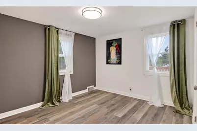 9251 W Swan Cir, Milwaukee, WI 53225 - Photo 23
