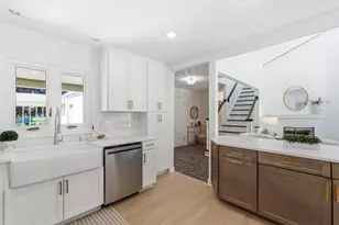 10042 N Holmes Ct, Mequon, WI 53092 - Photo 7