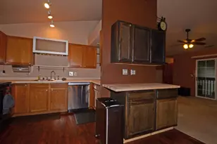 1011 Guthrie Rd, Waukesha, WI 53186 - Photo 7