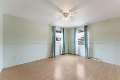 8302 W Courtland Ave, Milwaukee, WI 53218 - Photo 11