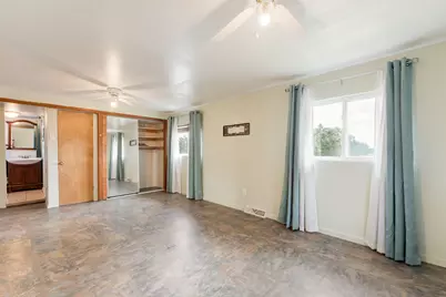 8302 W Courtland Ave, Milwaukee, WI 53218 - Photo 9
