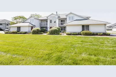 1061  Quinlan Dr #F, Pewaukee, WI 53072 - Photo 3