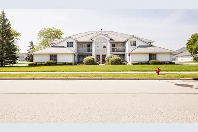 1061  Quinlan Dr #F, Pewaukee, WI 53072 - Photo 7
