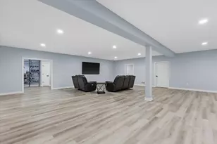N57W19691 Holly Ct, Menomonee Falls, WI 53051 - Photo 41