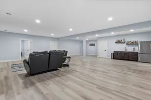 N57W19691 Holly Ct, Menomonee Falls, WI 53051 - Photo 43