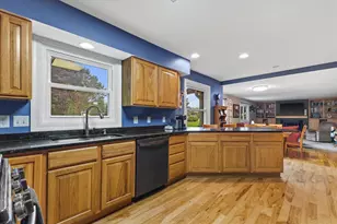 148 Beth Ct, Burlington, WI 53105 - Photo 5