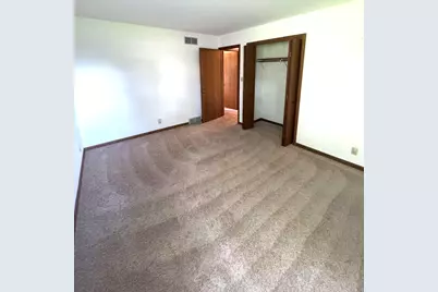 5527 N Meadows Dr, Racine, WI 53402 - Photo 25