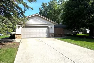 5527 N Meadows Dr, Racine, WI 53402 - Photo 5
