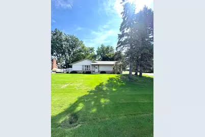 5527 N Meadows Dr, Racine, WI 53402 - Photo 1