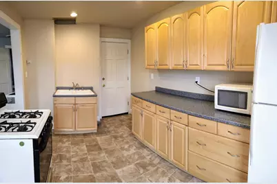 1851 N Pulaski St, Milwaukee, WI 53202 - Photo 13