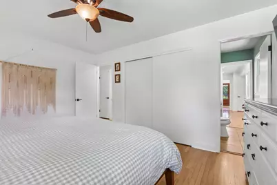 7815 N Chadwick Ct, Glendale, WI 53217 - Photo 21