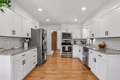 7815 N Chadwick Ct, Glendale, WI 53217 - Photo 17