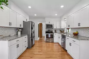 7815 N Chadwick Ct, Glendale, WI 53217 - Photo 17