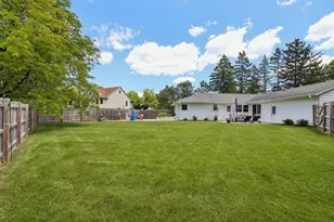 7815 N Chadwick Ct, Glendale, WI 53217 - Photo 47