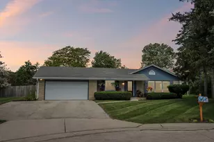 7815 N Chadwick Ct, Glendale, WI 53217 - Photo 55