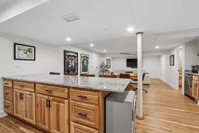 7815 N Chadwick Ct, Glendale, WI 53217 - Photo 27