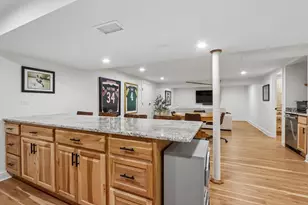 7815 N Chadwick Ct, Glendale, WI 53217 - Photo 27