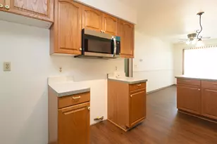 1334 Honeysuckle Rd, Hartford, WI 53027 - Photo 9