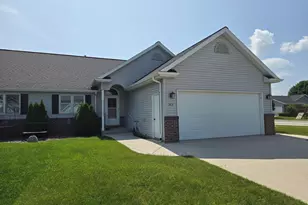 545 Ohio Ave, Oostburg, WI 53070 - Photo 1