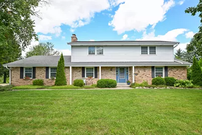 S40W22816  Sommers Hills Dr, Waukesha, WI 53189 - Photo 3