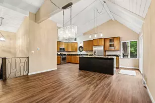 W333S221 Glen Oaks Dr, Delafield, WI 53018 - Photo 21