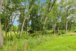 W333S221 Glen Oaks Dr, Delafield, WI 53018 - Photo 9
