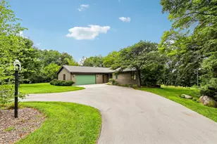 W333S221 Glen Oaks Dr, Delafield, WI 53018 - Photo 3