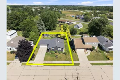 1668  Atlanta Cir, Manitowoc, WI 54220 - Photo 3
