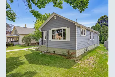 1021  Wilson Ave, Sheboygan, WI 53081 - Photo 3