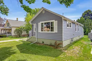 1021 Wilson Ave, Sheboygan, WI 53081 - Photo 3