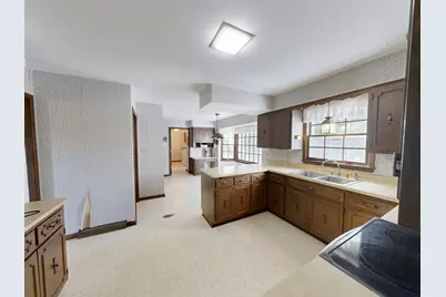 18075  Whippletree Ct, Brookfield, WI 53045 - Photo 3