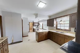 18075 Whipple Tree Ct, Brookfield, WI 53045 - Photo 3