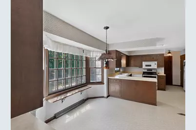 18075  Whippletree Ct, Brookfield, WI 53045 - Photo 5